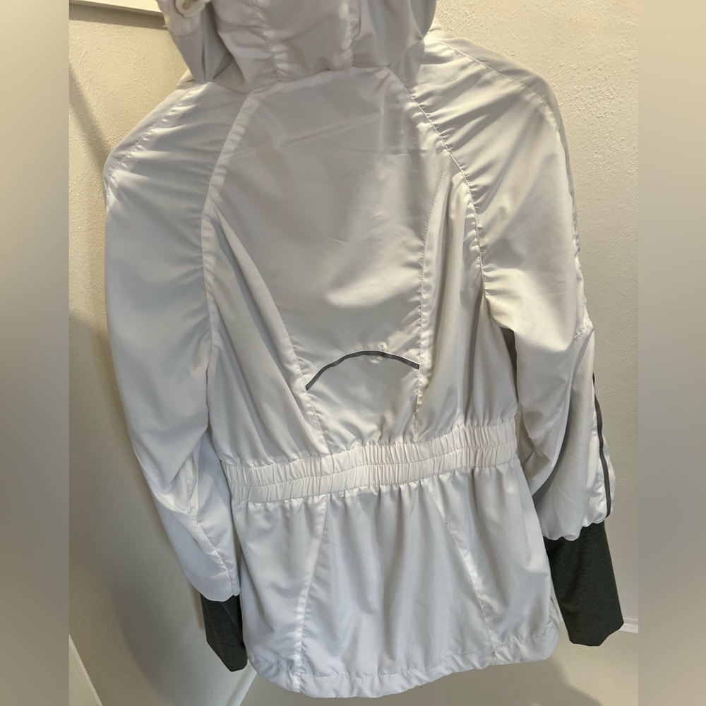 Mondetta Performance Gear: Raincoat/Windbreaker - image 3